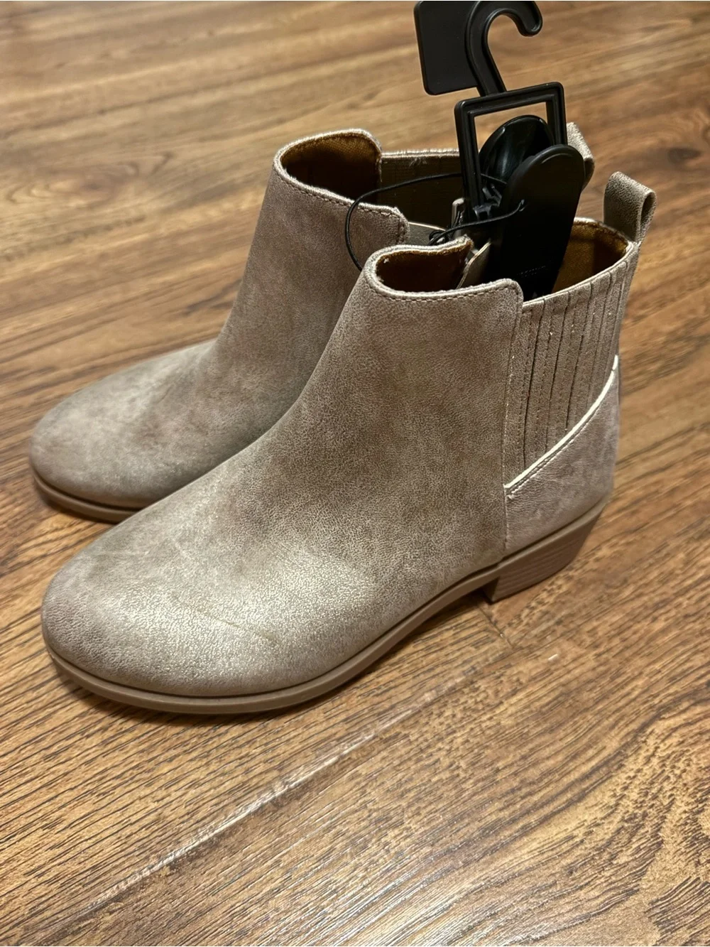 Girls size 7 Wonder Nation NEW Taupe Suede Chelsea Ankle Boots - Classic Style